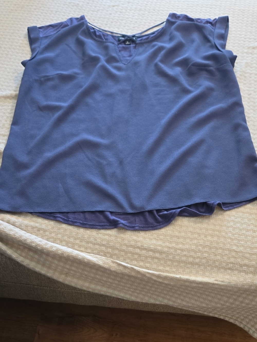 Women’s Short Sleeve Keyhole Blouse in Periwinkle Blue